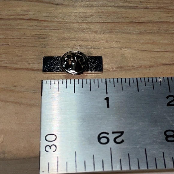 NEW! Johnnie Walker “Keep Walking” collectible enamel pin - Picture 3 of 7